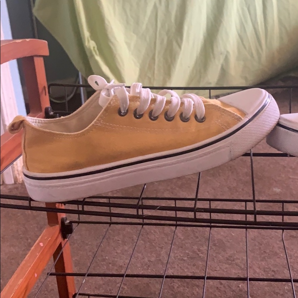 Shoes - Picture 3 of 4